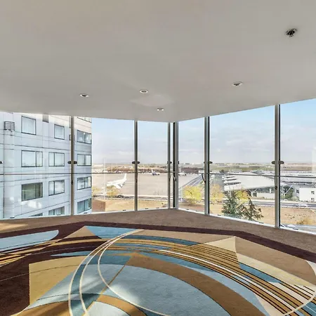 Hilton Paris Charles De Gaulle Airport Hotel 4*