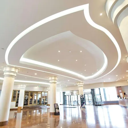 Hilton Paris Charles De Gaulle Airport 4*